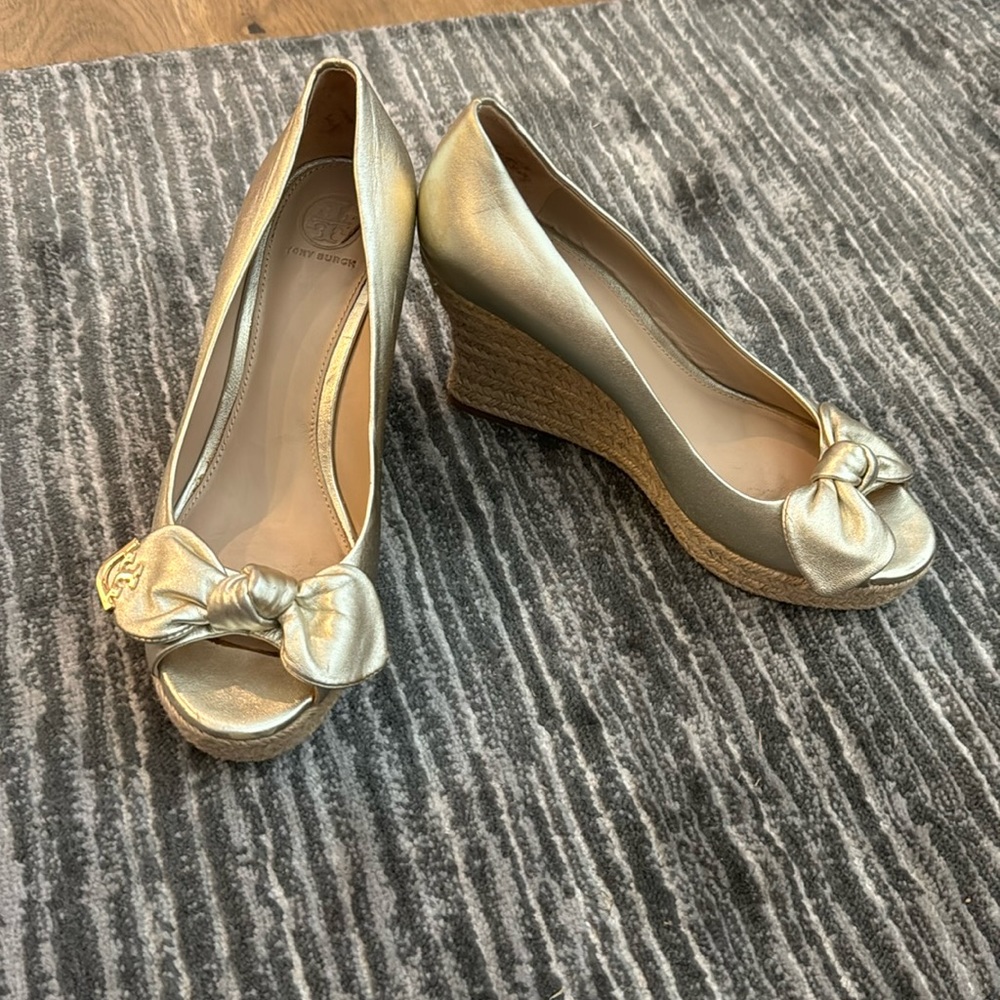 Tori Burch brand Super cute gold espadrilles!
